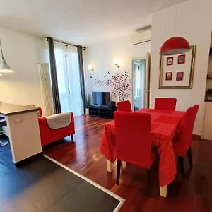 The Red In With Free Parking Florenz